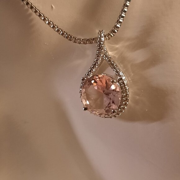 Brand New Dazzling 18k Plated Chain Necklace. - Picture 2 of 4